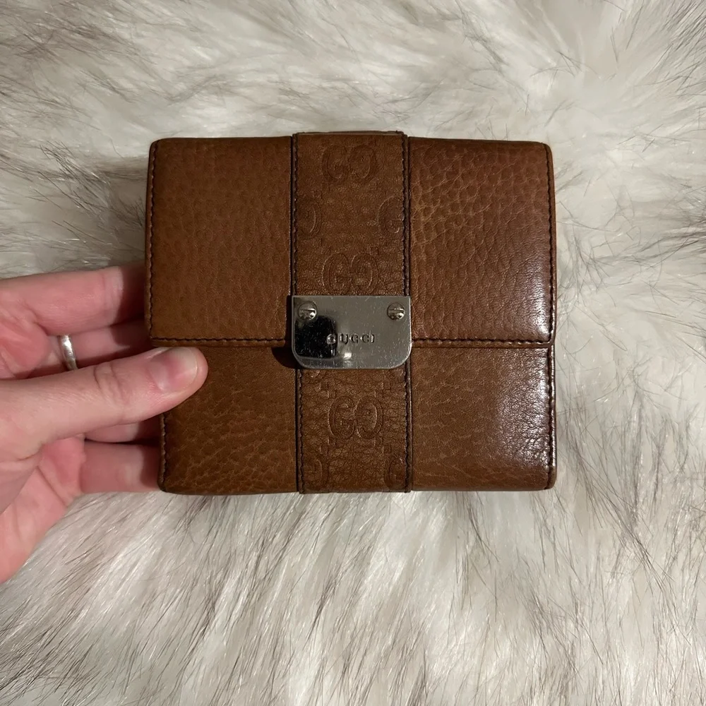 Authentic VINTAGE Gucci Guccissima Bifold Wallet (make an offer)